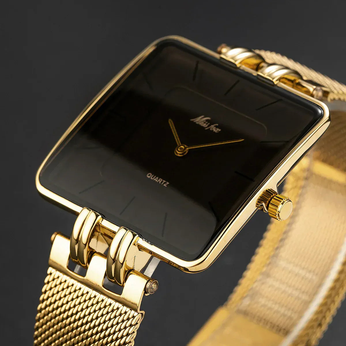 Astor Meydanı Saati