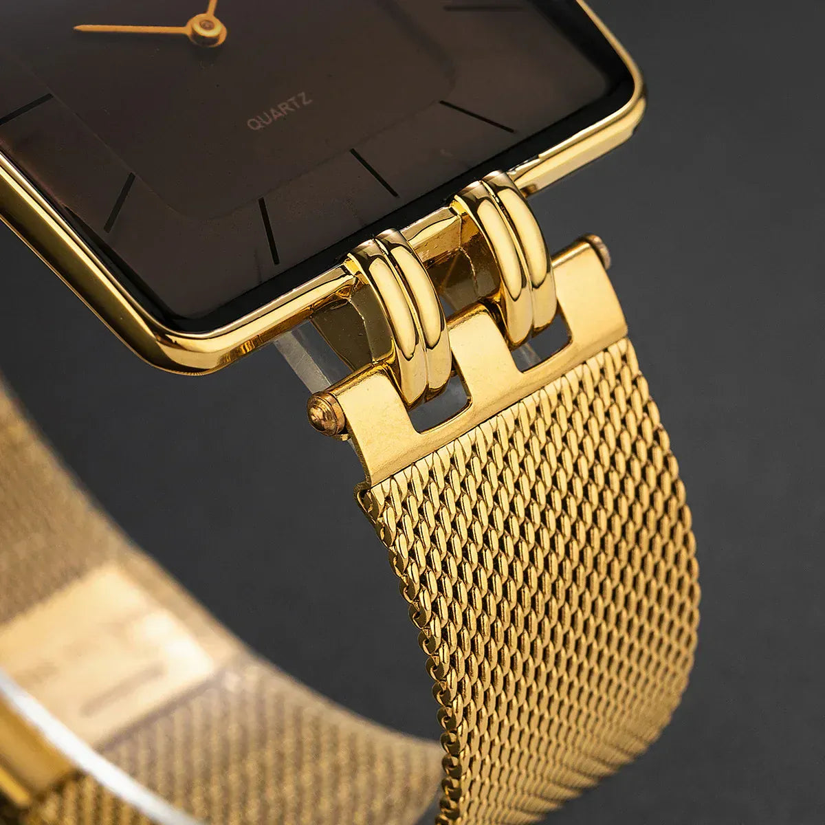 Astor Meydanı Saati